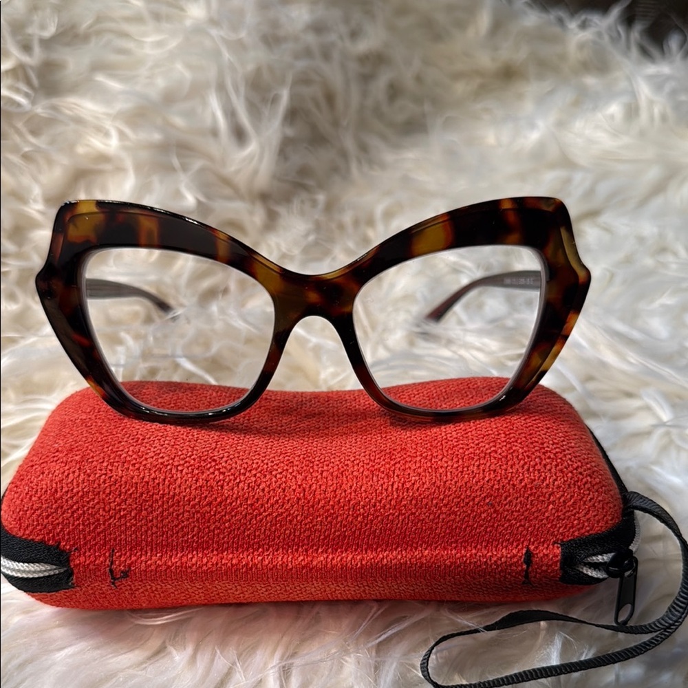 Tortoise Shell Cat-Eye Glasses
